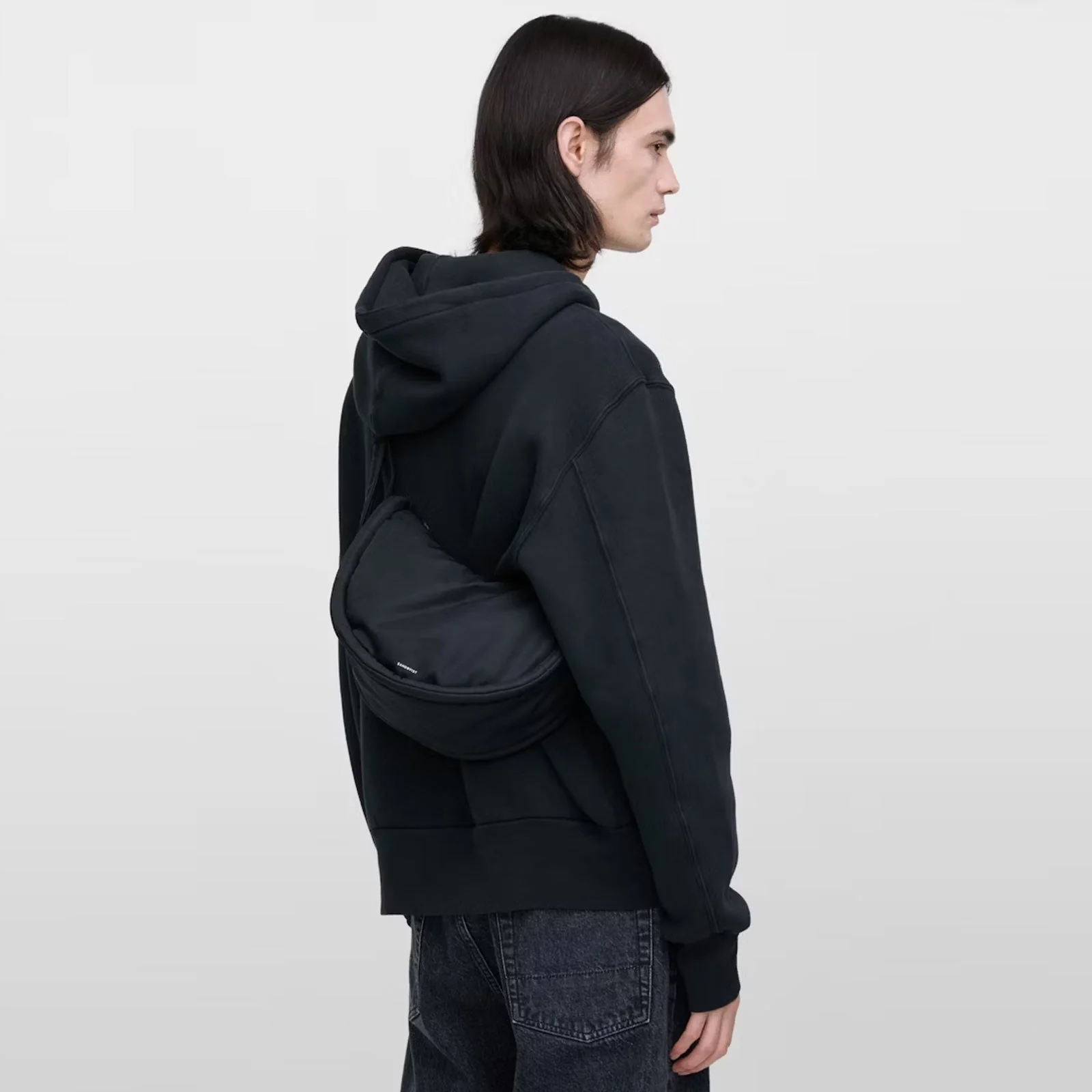 Curve Half Moon Bag Mini black - Image 6