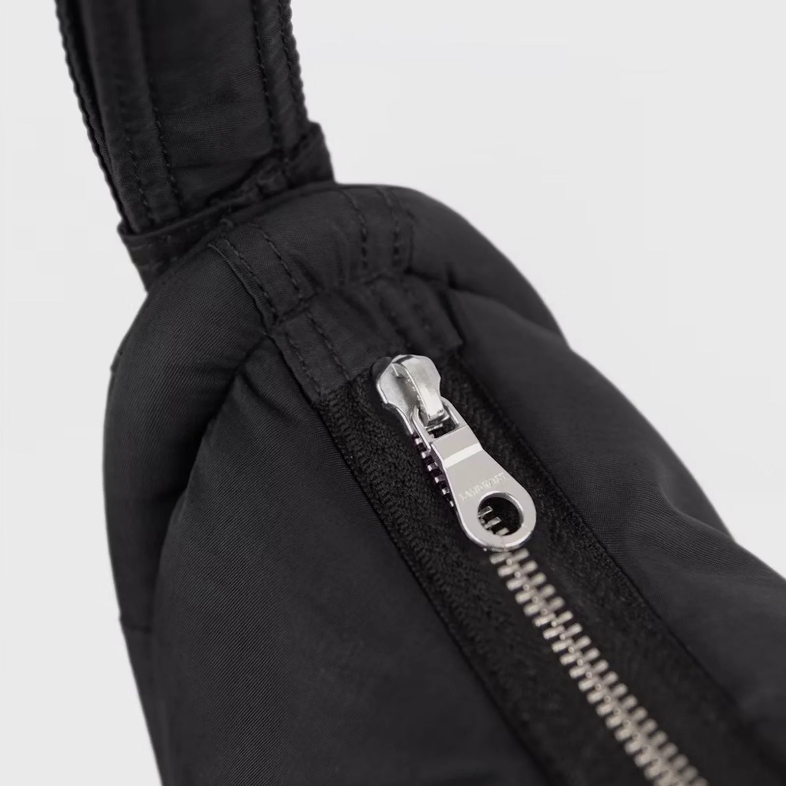 Curve Half Moon Bag Mini black - Image 7