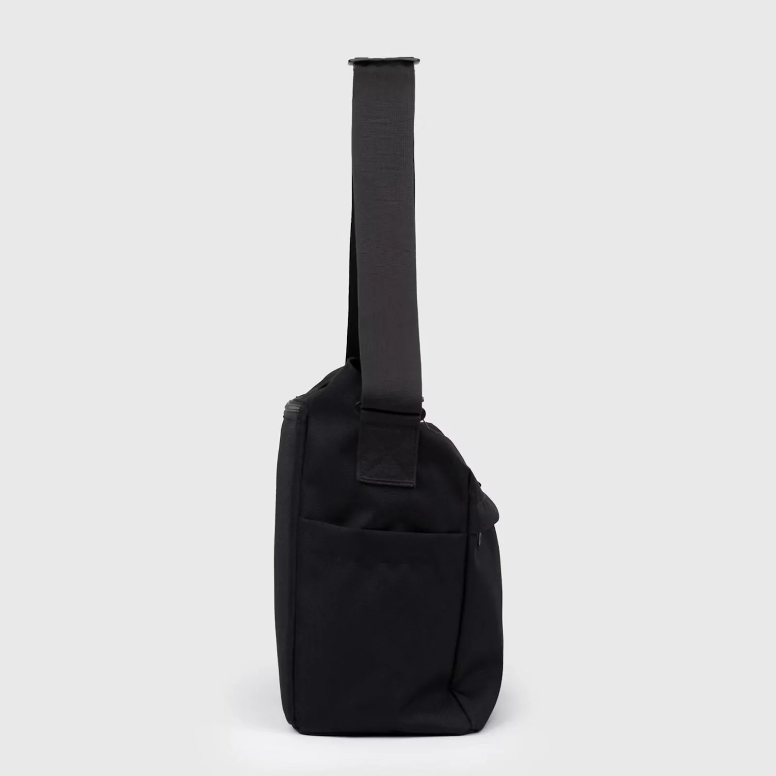 Icon Messenger Bag black - Image 4