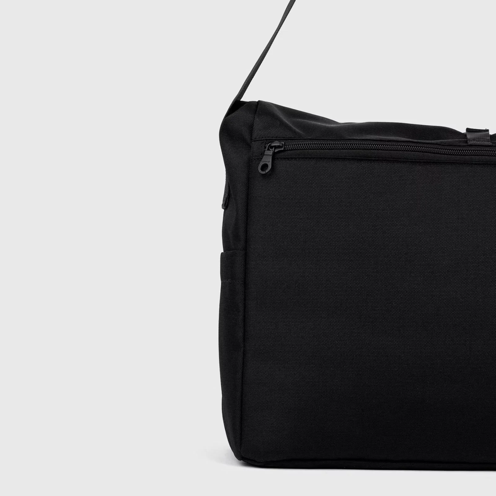 Icon Messenger Bag black - Image 5