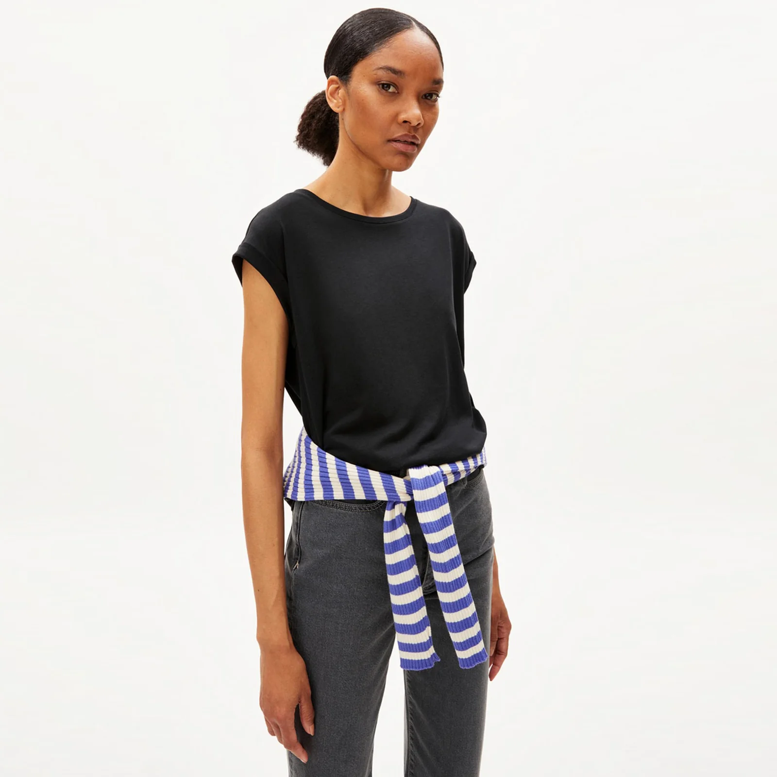Jilaana Tee 105 black - Image 2