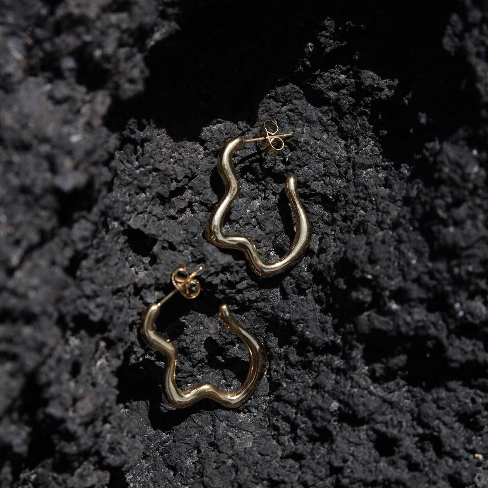 Thin Dent Earrings gold - Image 3